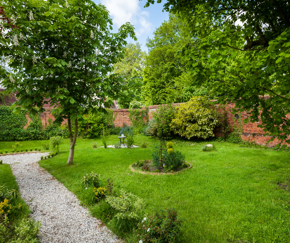 Kertben/Udvaron kép